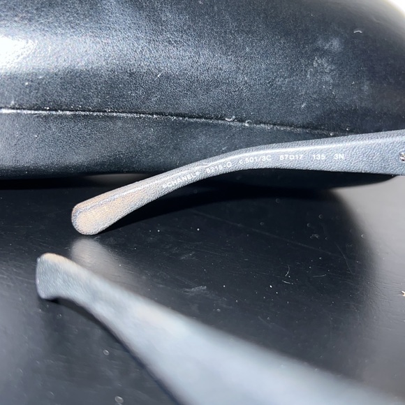 Authentic CHANEL CC Chain Sunglasses 5215Q - Picture 5 of 6